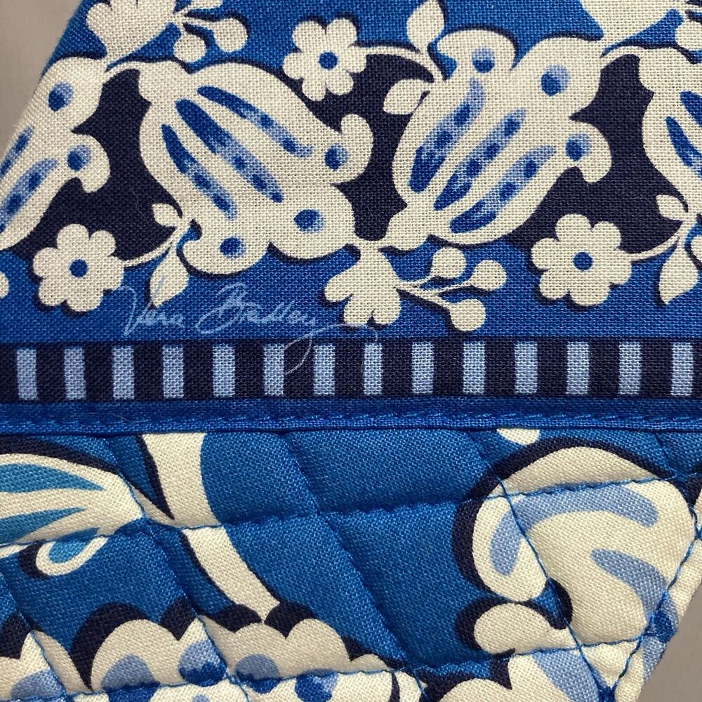 Vera Bradley clutch Wallet Pocket Book Magnetic Closure Blue Paisley - Picture 4 of 8